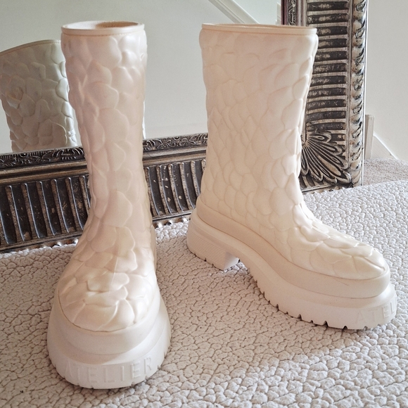 VALENTINO GARAVANI Atelier Rose Textured Rain Boots White EU 37 US 7 Org $770 - Picture 5 of 15